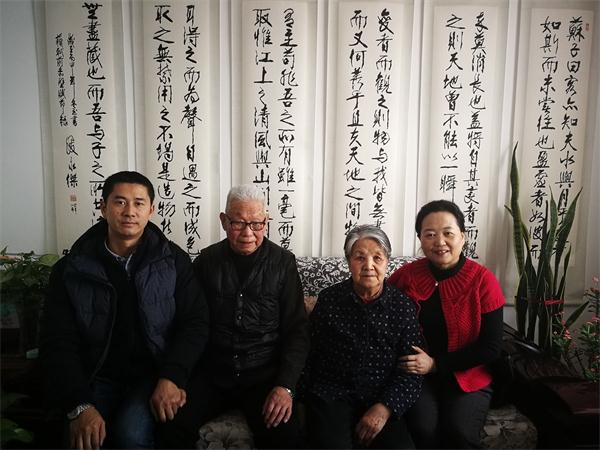 與寇永杰（左二）副會長及其老伴合影.jpg