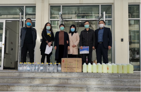 西北民族大學(xué)08期 攜手同心共克時(shí)艱西北民族大學(xué)統(tǒng)一戰(zhàn)線成員在行動(dòng)194.png