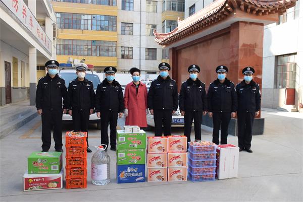 疫情防控期間捐贈(zèng)物資.jpg
