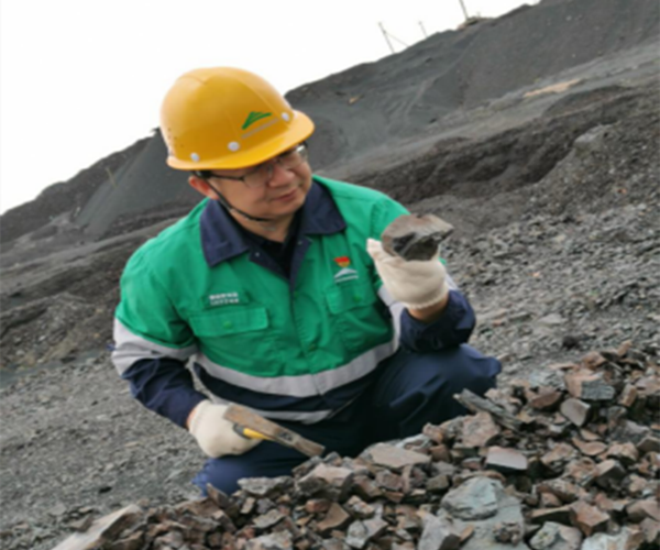 金昌統(tǒng)戰(zhàn)信息【2022】第68期  金昌九三學社社員馬玉天：用不懈追求開辟貴金屬產(chǎn)業(yè)“新空間”85.png