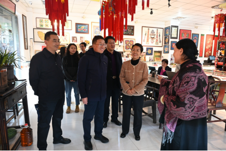 民建甘肅省委會(huì)赴慶陽實(shí)地走訪包抓聯(lián)企業(yè)并開展主題教育現(xiàn)場學(xué)習(xí)(定)553.png
