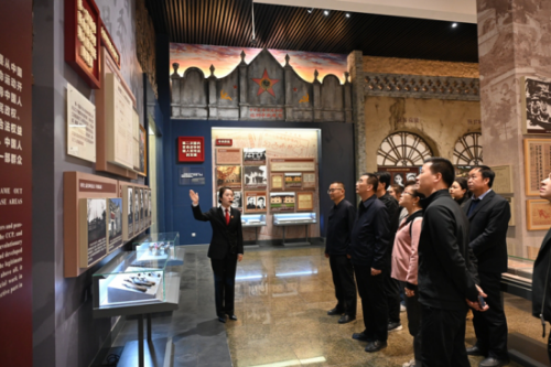 民建甘肅省委會(huì)赴慶陽實(shí)地走訪包抓聯(lián)企業(yè)并開展主題教育現(xiàn)場學(xué)習(xí)(定)1511.png