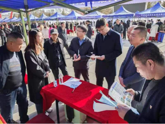金昌統(tǒng)戰(zhàn)信息【2024】第37期  金昌市新的社會(huì)階層人士實(shí)踐創(chuàng)新基地承辦“春風(fēng)送崗促就業(yè) 精準(zhǔn)服務(wù)助發(fā)展”專場招聘會(huì) 服務(wù)全市經(jīng)濟(jì)社會(huì)發(fā)展215.png