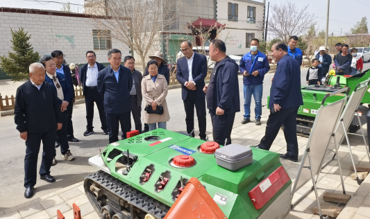 酒泉統(tǒng)戰(zhàn)信息專報2024121（酒泉市黨外知識分子聯(lián)誼會組織開展“科技興農(nóng)”現(xiàn)場培訓(xùn)活動）docx219.png