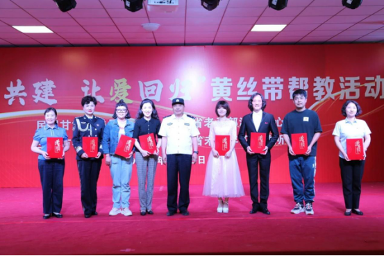 民盟甘肅省委會赴永登監(jiān)獄開展“黃絲帶幫教”文化進獄園活動408.png