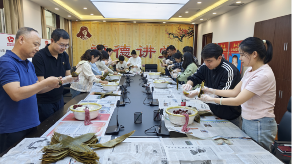 省委統(tǒng)戰(zhàn)部機關(guān)舉辦“樹文明新風(fēng)·揚端午文化”道德講堂活動392.png