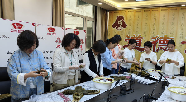 省委統(tǒng)戰(zhàn)部機關(guān)舉辦“樹文明新風(fēng)·揚端午文化”道德講堂活動394.png