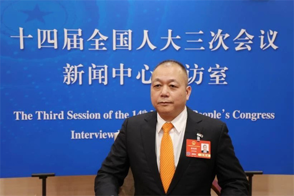臺灣省全國人大代表、甘肅省臺聯(lián)會長蔡培輝接受臺聲雜志社記者采訪_看圖王.jpg
