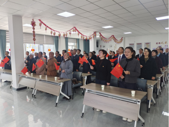 高臺縣組織統(tǒng)戰(zhàn)代表人士開展“清明祭英烈 同心永向黨”紅色主題教育活動(1)698.png