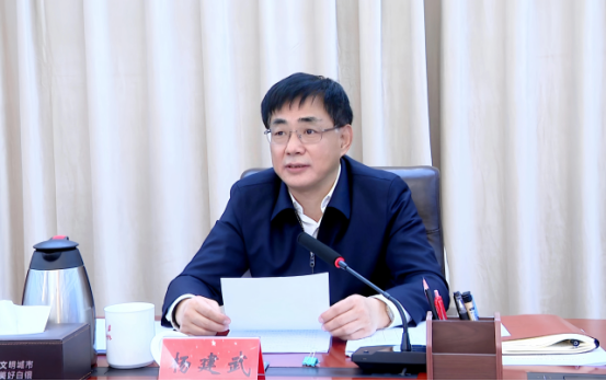 第173期  白銀市委常委會(huì)會(huì)議傳達(dá)學(xué)習(xí)習(xí)近平總書(shū)記會(huì)見(jiàn)國(guó)際工商界代表時(shí)的重要講話精神107.png