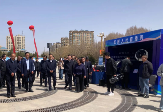 第337期：張掖市以“紅石榴”為媒，架起就業(yè)與民族團結“雙向奔赴”橋梁195.png