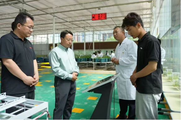 第437期：盧小亨在調(diào)研民族宗教工作時(shí)強(qiáng)調(diào)鑄牢中華民族共同體意識(shí)堅(jiān)持我國(guó)宗教中國(guó)化方向?yàn)楹狭ν七M(jìn)中國(guó)式現(xiàn)代化張掖實(shí)踐凝心聚力723.png