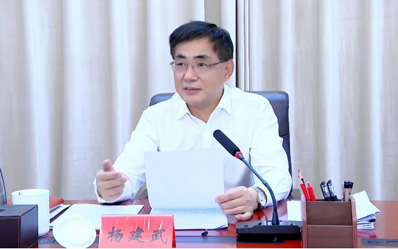第269期  白銀市委常委會(huì)傳達(dá)學(xué)習(xí)習(xí)近平總書記接受班禪額爾德尼·確吉杰布拜見時(shí)的重要講話精神165.png