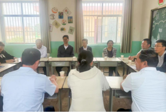 民盟省委會(huì)在慶陽(yáng)市鎮(zhèn)原縣開(kāi)展“科技興農(nóng)”社會(huì)服務(wù)活動(dòng) 劉仲奎出席545.png